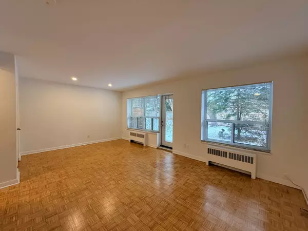 Toronto C12, ON M2P 1R9,28 Upper Canada DR #112