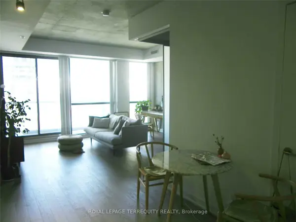 Toronto C01, ON M5V 0M8,39 Brant ST #909