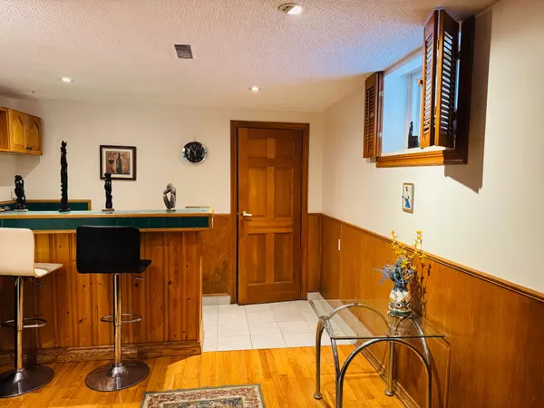 Toronto C04, ON M6A 2K7,15 Lynnhaven RD #(Lower Level-Unit 1)