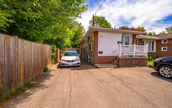 Whitby, ON L1N 1X9,119 & 121 Lupin DR