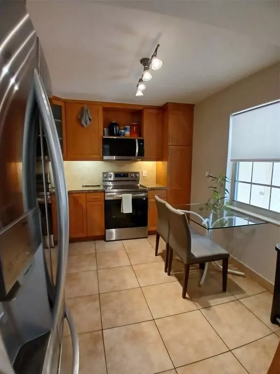 Pompano Beach, FL 33069,907 Cypress Ter #104