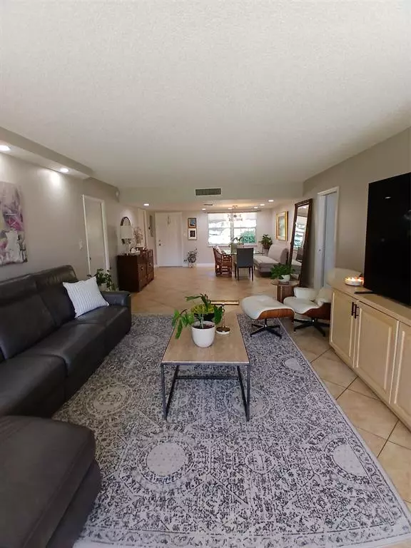 Pompano Beach, FL 33069,907 Cypress Ter #104