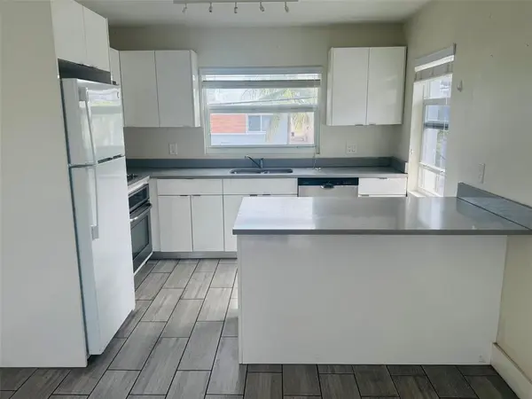 Miami Beach, FL 33141,7910 Abbott Ave #2