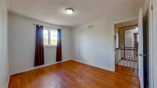 Barrie, ON L4N 8G9,25 Logan CT