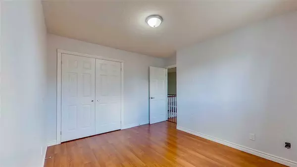 Barrie, ON L4N 8G9,25 Logan CT