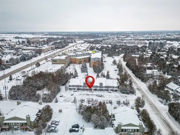 11 Dawson DR #707, Collingwood, ON L9Y 5B4