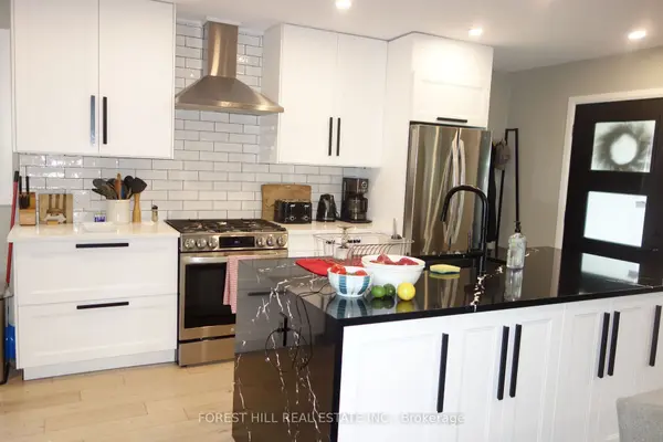 Collingwood, ON L9Y 4P2,6 Leslie DR