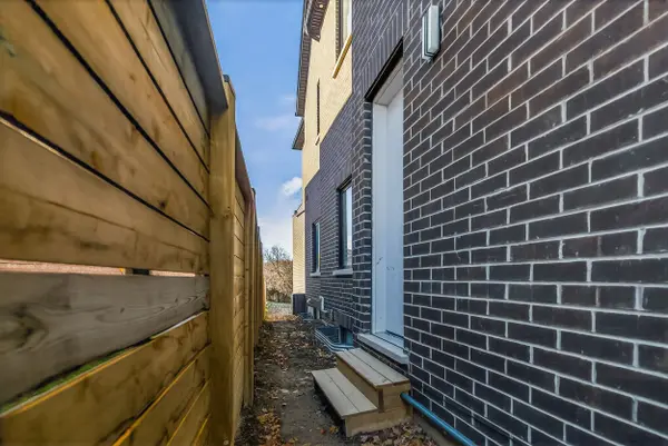 Mississauga, ON L5W 1S5,6612 Harmony HL #Basement