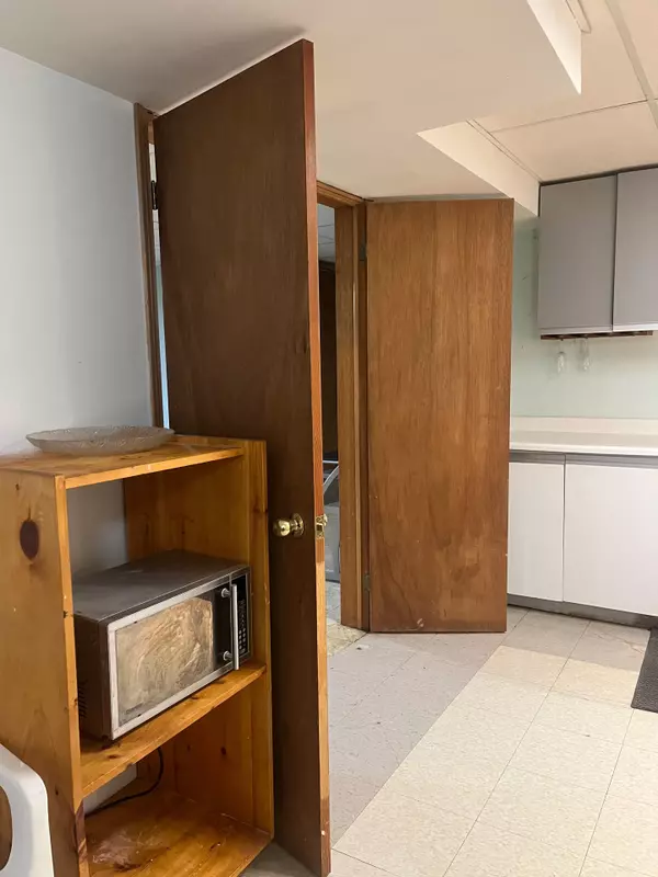 Toronto W10, ON M9V 4Y1,57 Plowshare CRES