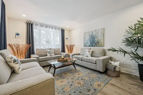 Burlington, ON L7L 2N8,637 Lomond CRES