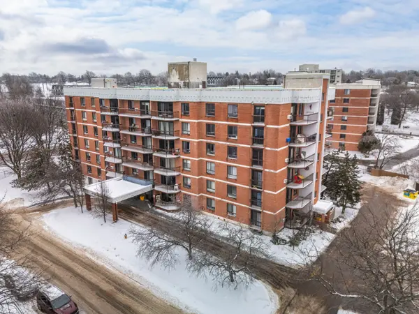 Kingston, ON K7M 7T5,14 Greenview DR #505