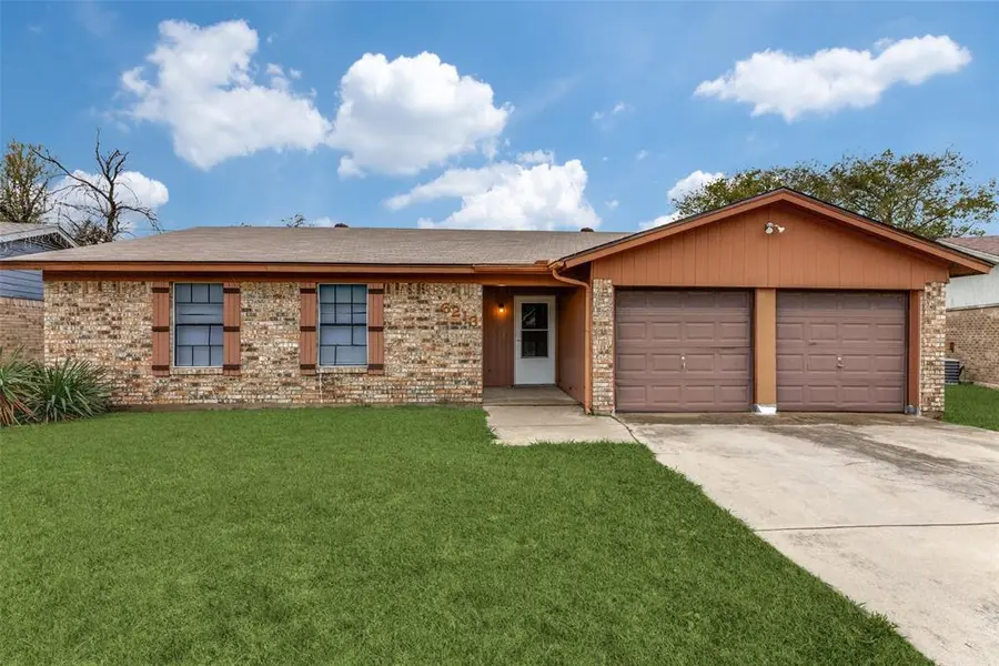 6213 Stardust Drive S, Watauga, TX 76148