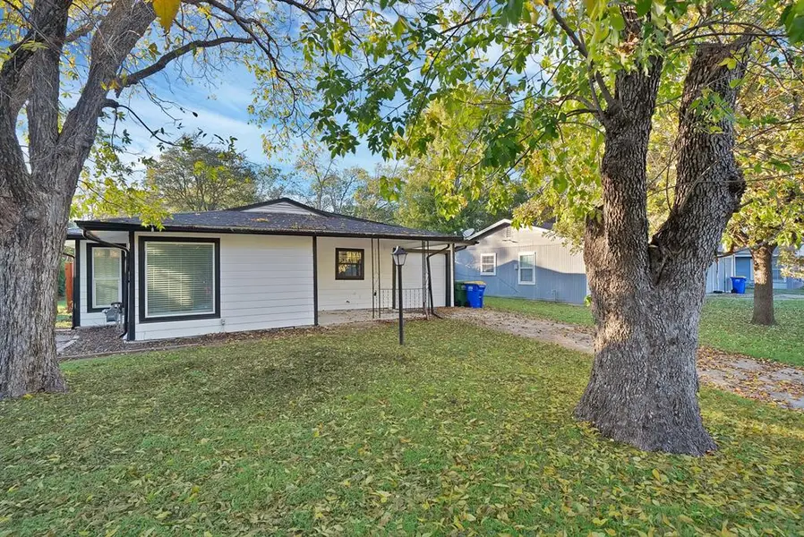 809 Hackamore Street, White Settlement, TX 76108