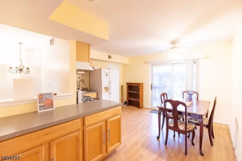 187 Evergreen #4B, Edison Twp., NJ 08837