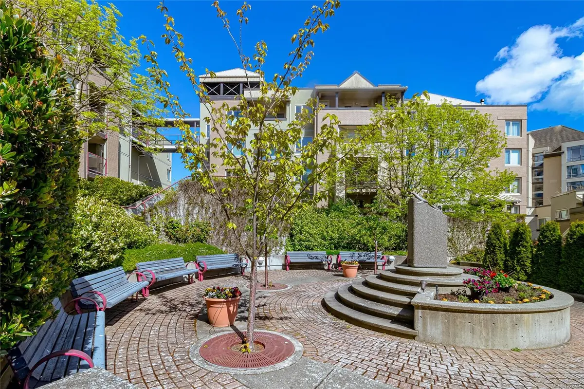 Victoria, BC V9A 7M6,27 Songhees Rd #107