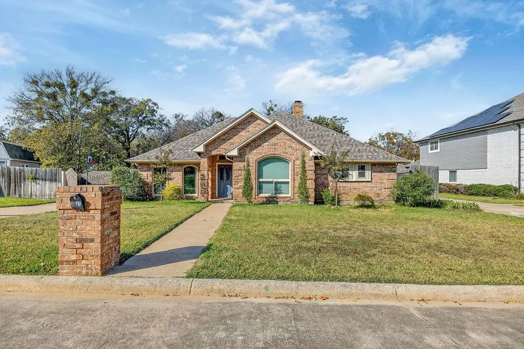 Kennedale, TX 76060,601 Hilltop Court
