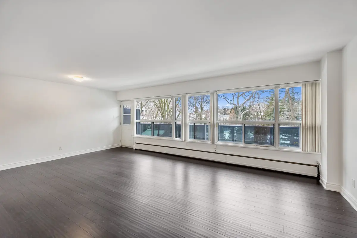 Toronto C03, ON M4V 2J5,494 Avenue RD #34