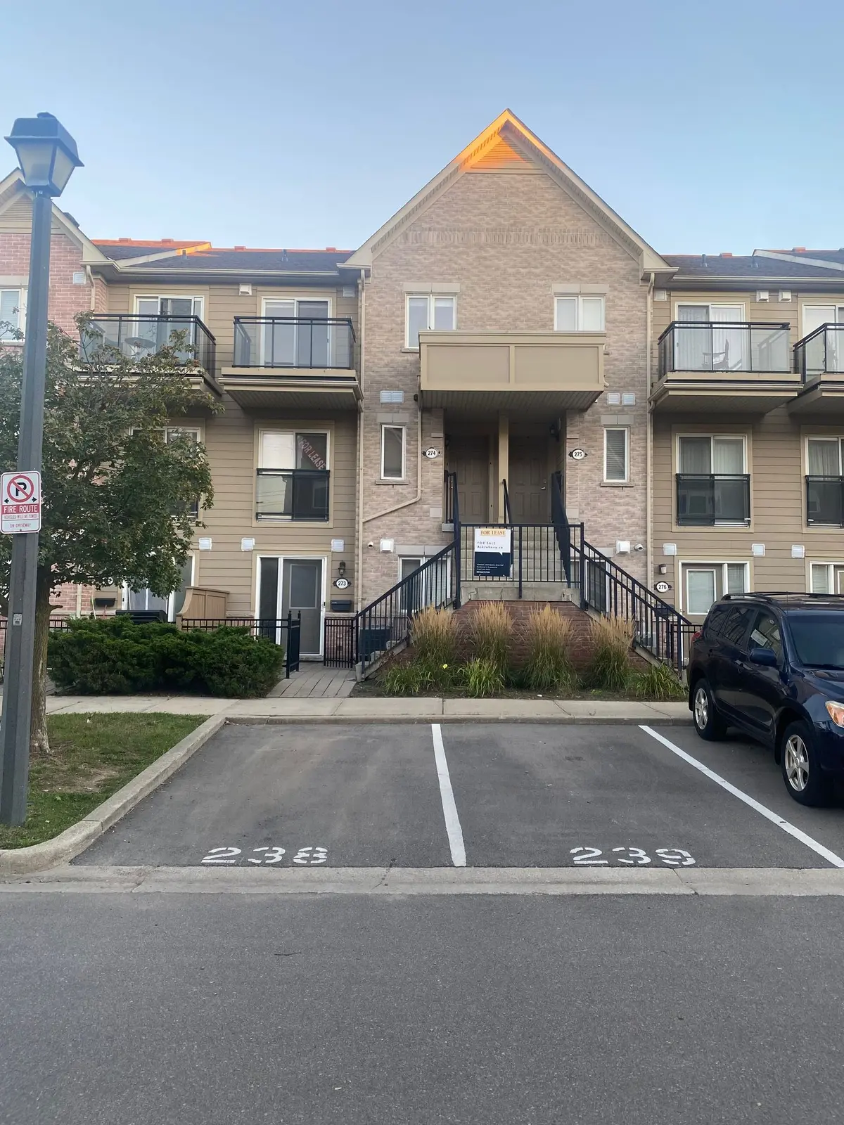 Mississauga, ON L5M 8E4,4975 Southampton DR #274