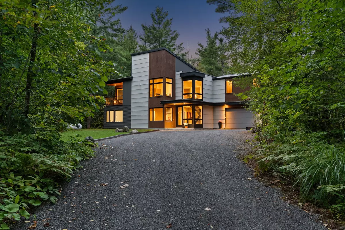 Carp - Huntley Ward, ON K2W 1A8,108 EDITH MARGARET PL