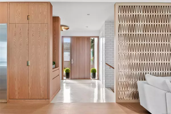 Saanich, BC V8N 3K4,4570 Bissenden Pl