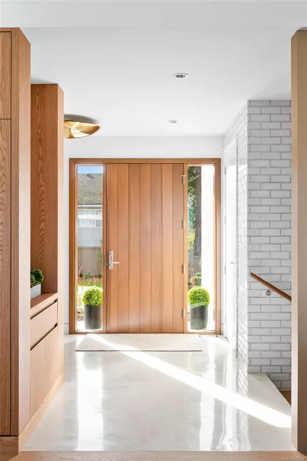 Saanich, BC V8N 3K4,4570 Bissenden Pl