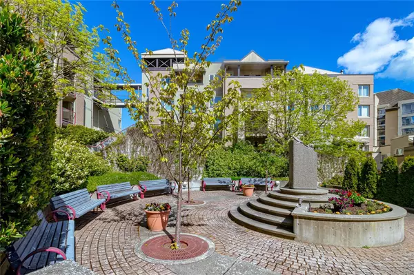 27 Songhees Rd #107, Victoria, BC V9A 7M6