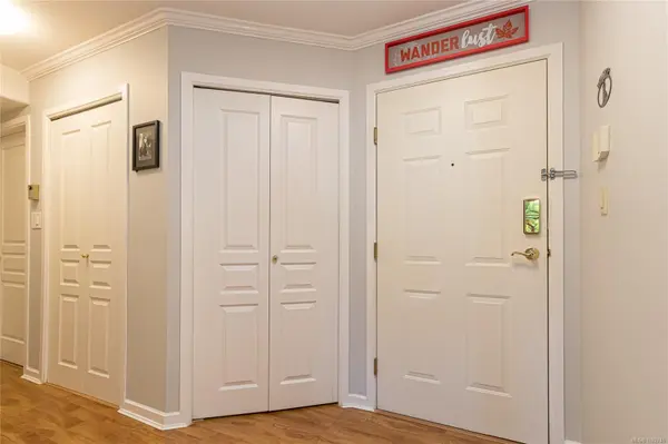 Victoria, BC V9A 7M6,27 Songhees Rd #107