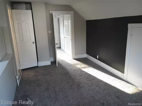 Waterford, MI 48328,949 Boston AVE #B