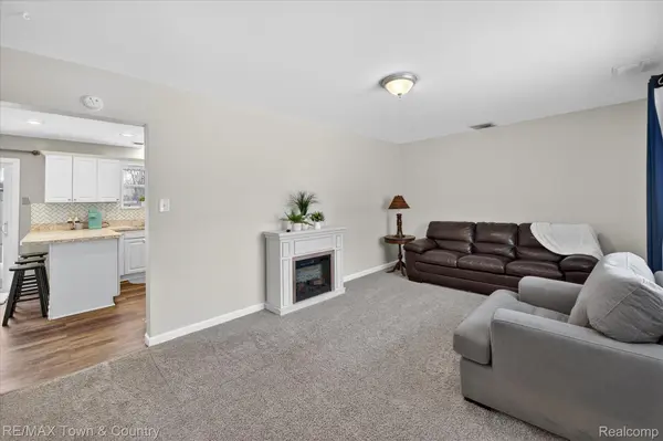 Holly, MI 48442,109 N Corbin St