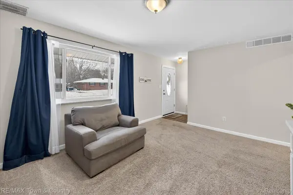 Holly, MI 48442,109 N Corbin St