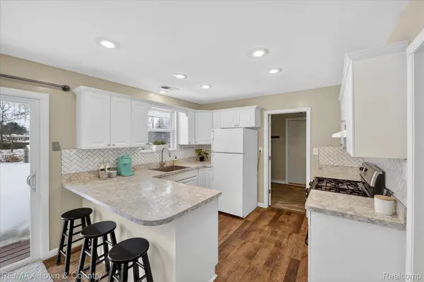 Holly, MI 48442,109 N Corbin St