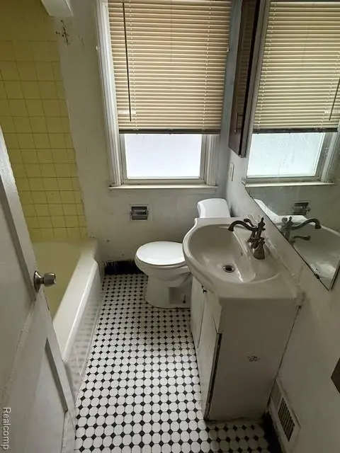 Detroit, MI 48219,18170 Patton ST