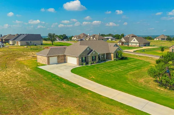 105 Kathy Stephens Avenue, Springtown, TX 76082