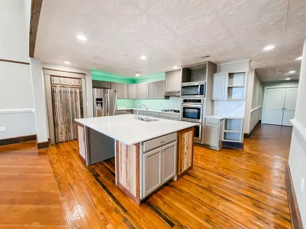 Denison, TX 75020,507 N Main Street #202