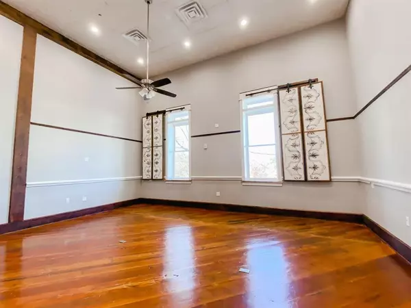 Denison, TX 75020,507 N Main Street #202