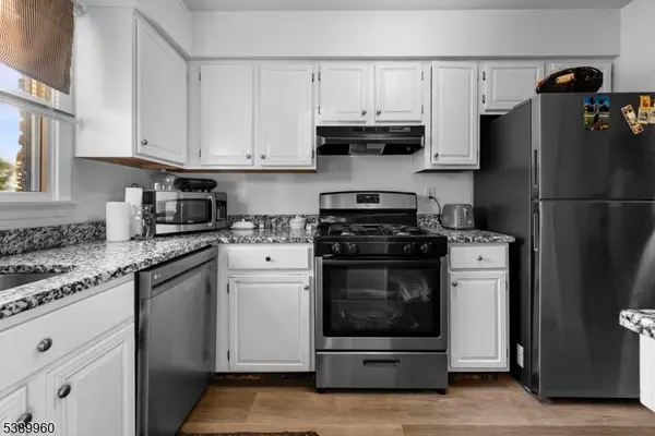 Manville Boro, NJ 08835,11 Kyle St