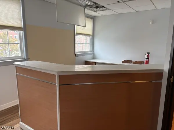 Somerville Boro, NJ 08876,10 N Gaston Ave