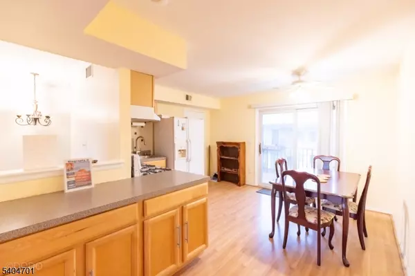 187 Evergreen #4B, Edison Twp., NJ 08837