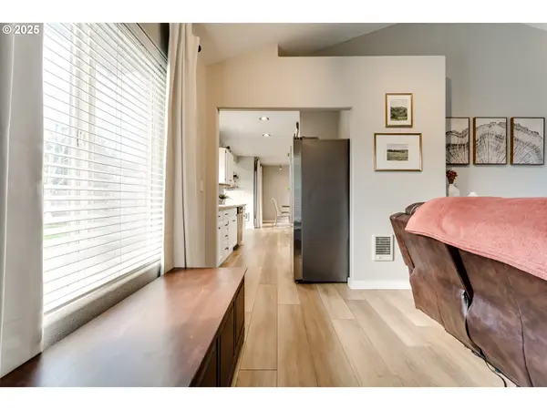 Harrisburg, OR 97446,870 MONROE ST