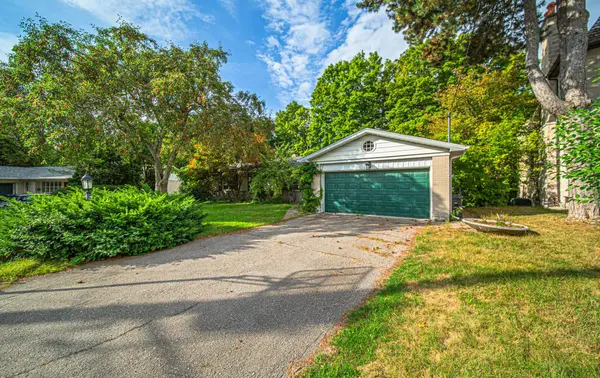 Toronto C13, ON M3B 1J9,15 Artinger CT