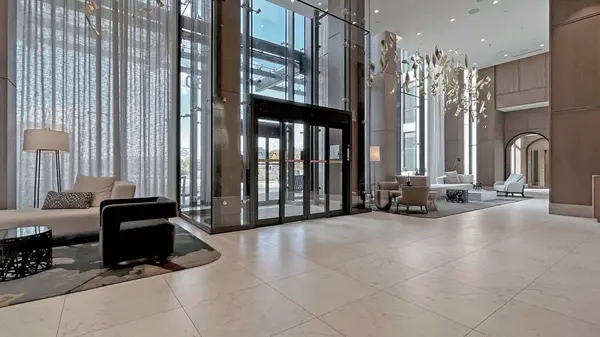 Toronto C13, ON M3C 0P7,30 Inn on the park DR #4210