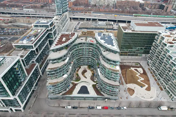 1 Edgewater DR #PH33, Toronto C08, ON M5A 0L1