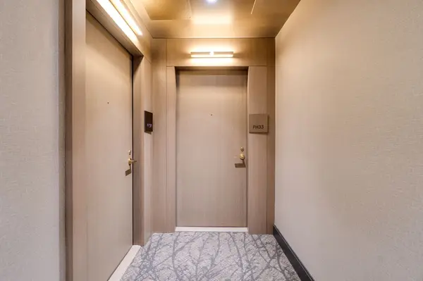 Toronto C08, ON M5A 0L1,1 Edgewater DR #PH33