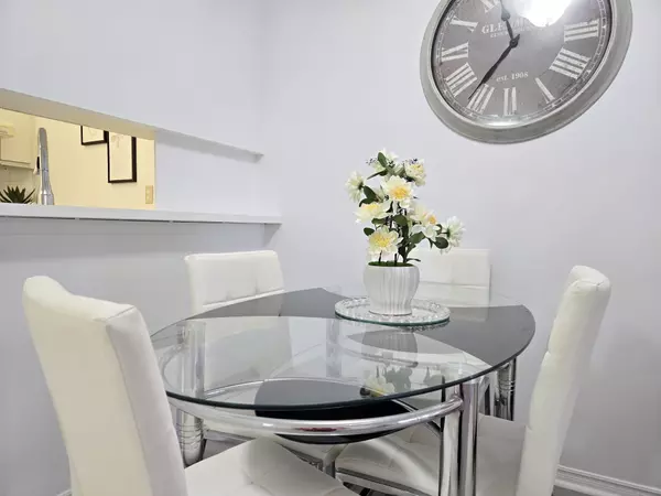 Toronto C14, ON M2M 4J4,7 Bishop AVE #1106