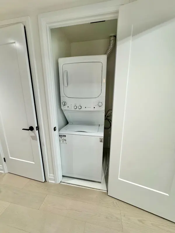 Toronto C04, ON M6B 0B2,505 Glencairn AVE #319