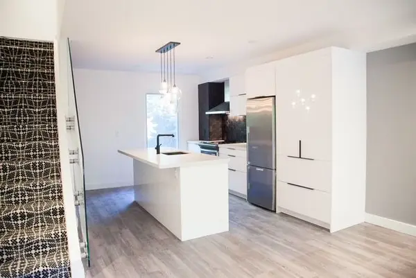 55 Longboat AVE, Toronto C08, ON M5A 4C9