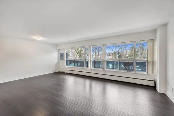 494 Avenue RD #34, Toronto C03, ON M4V 2J5