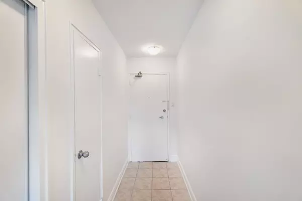 Toronto C03, ON M4V 2J5,494 Avenue RD #34