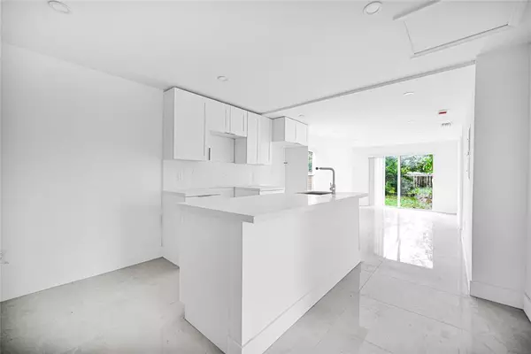 Pompano Beach, FL 33060,127 NE 8th St