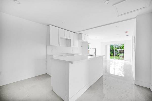 Pompano Beach, FL 33060,127 NE 8th St